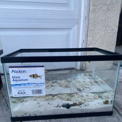 11 Gallon Fish Tank (Used Like New)