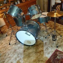  Pearl Roadshow 5 Piece Pearl Drum Set