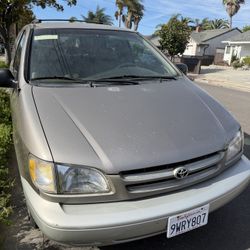 1999 Toyota Sienna