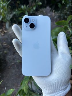 iPhone 15 128 GB Unlocked 82% Battery Health