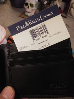 Ralph Lauren wallet, in New Condition! Never Used , Lost The Box, So Its Just The Wallet. Thanks!