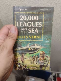 Vintage paperback 20,000 leagues under the sea Jules verne