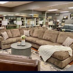 Chocolate Sectional Couch / Living Room 🍀 Brand New Ashley Signature 🍀 Best Quality ⭐️👍