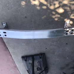 FRONT REINFORMENT 2015 TOYOTA PRIUS 1.8L (OEM).