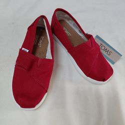 Classic red canvas TOMS size 11 kids
