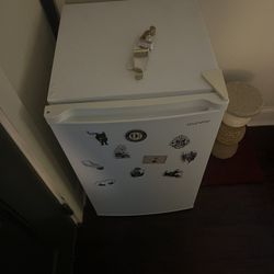 Mini Fridge 