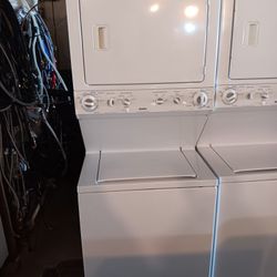 Kenmore Stacked Washer/ Dryer Set