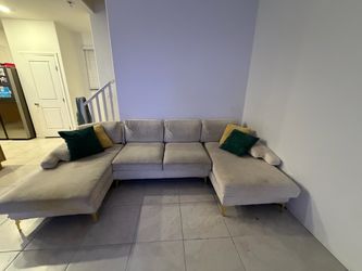 DONT MISS : A U-SHAPED SECTIONAL DEAL
