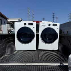 Samsung Stackable Capacity Electric Washer and Dryer with Sensor Dry