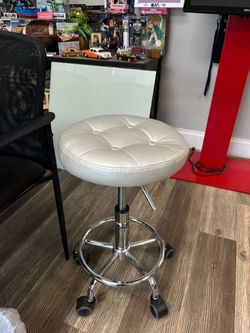 Adjustable stool/ chair