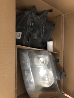2007 Chevy Suburban Headlights $20 Dlls OEM