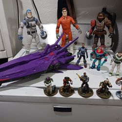  Action figures.  Buzz lightyear.  Good condition. 
- Zurg's mothership vehicle with sounds.
- 3 action figures.  12 inches.
- 8 small figures.