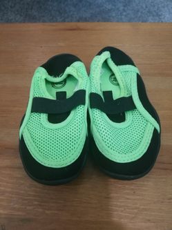 Toddler water shoes