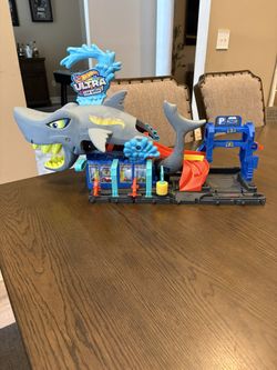 Hot Wheels City Track Set, Ultra Shark Car Wash