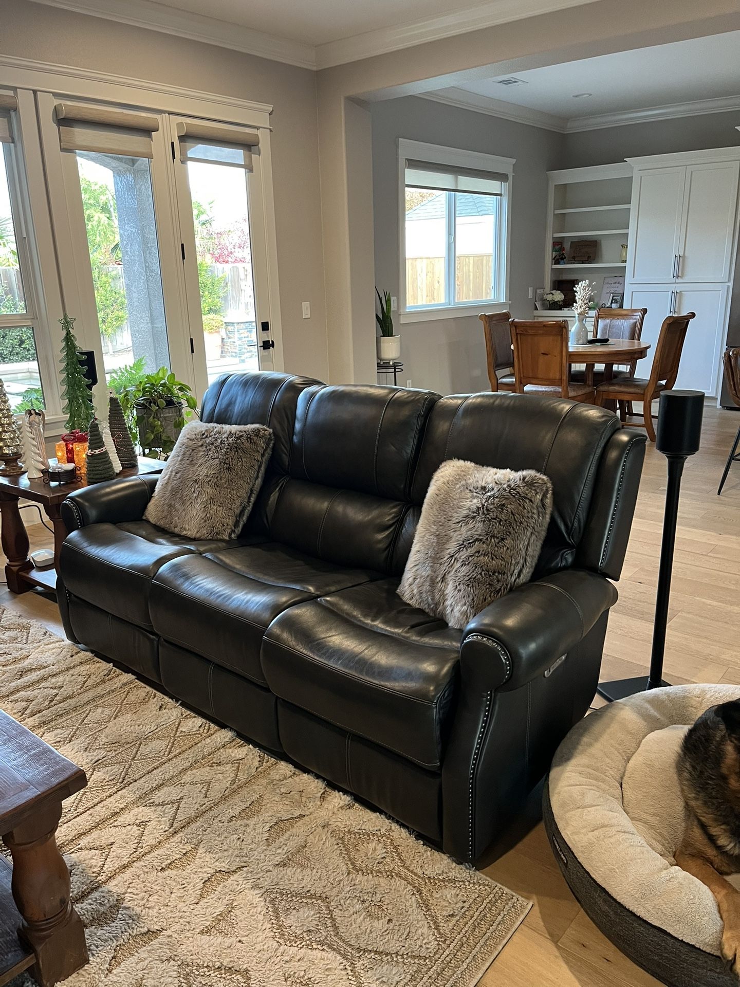 FlexSteel Latitudes Sofa And Love Seat.
