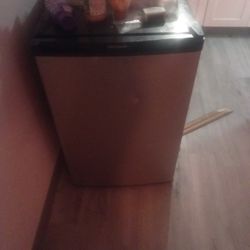 Frigidaire Fridge 