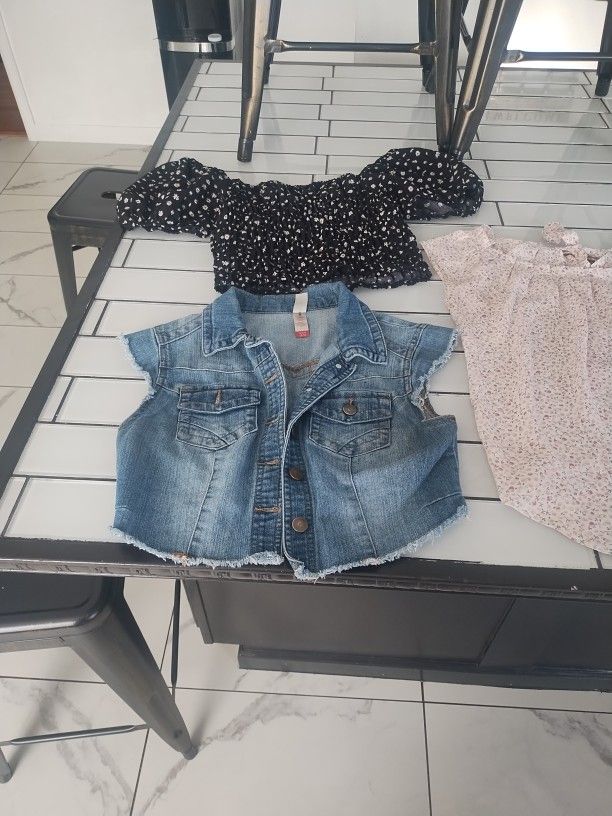 Women Shirts Diferent Sizes And Brands Size Xs,S,M,L And XL It's A Mix 20 Items.