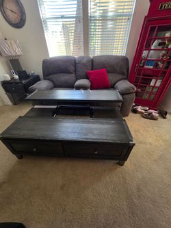 Lift up wood coffee table and matching end table