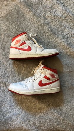 Nike Air Jordan 1 Mid SE  "White Dune Red" Size 8.5