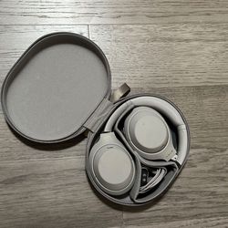 BRAND NEW Sony WH-1000XM4 Wireless Premium Noise Cancelling Headphones