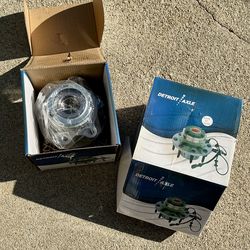 🚗 For Sale: Detroit Axle Front Wheel Bearing Hubs (Set of 2) 🚗
