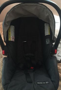 Car seat 4-30 lbs base included
