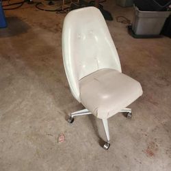 1974 Kitchen Table And Chairs With Wheels 