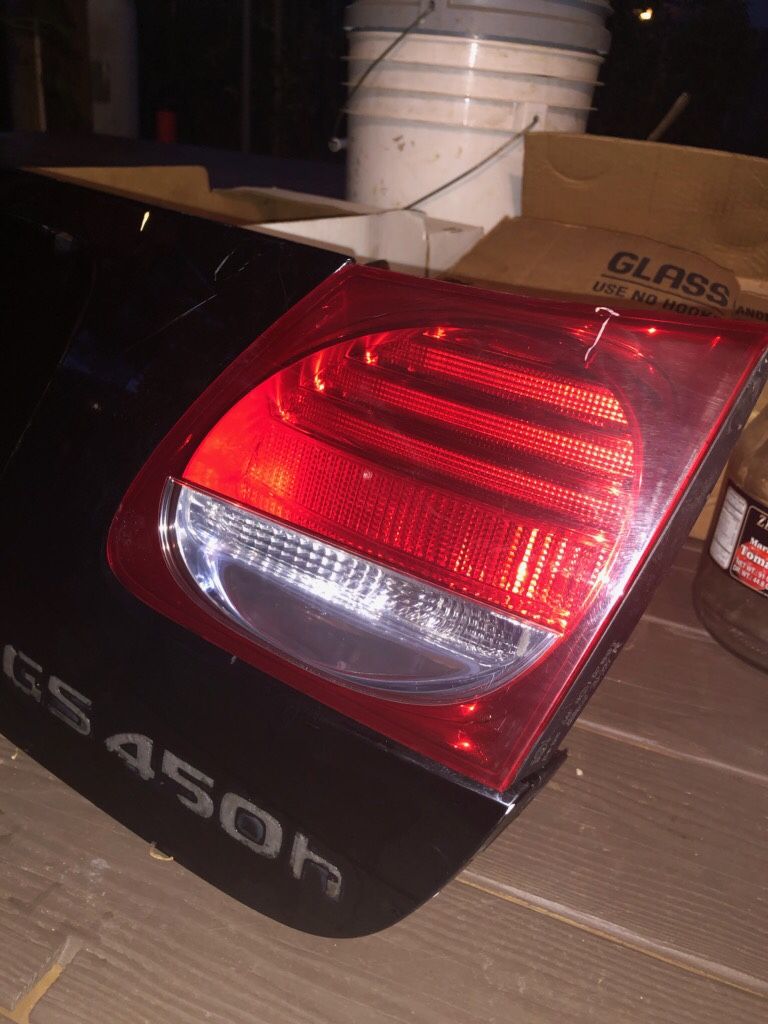 2006 Lexus GS450h trunk lid license plate garnish cover with inner taillights