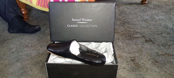 BRAND NEW Samuel Windsor Classic Collection Black Slippers FIRM ON PRICE