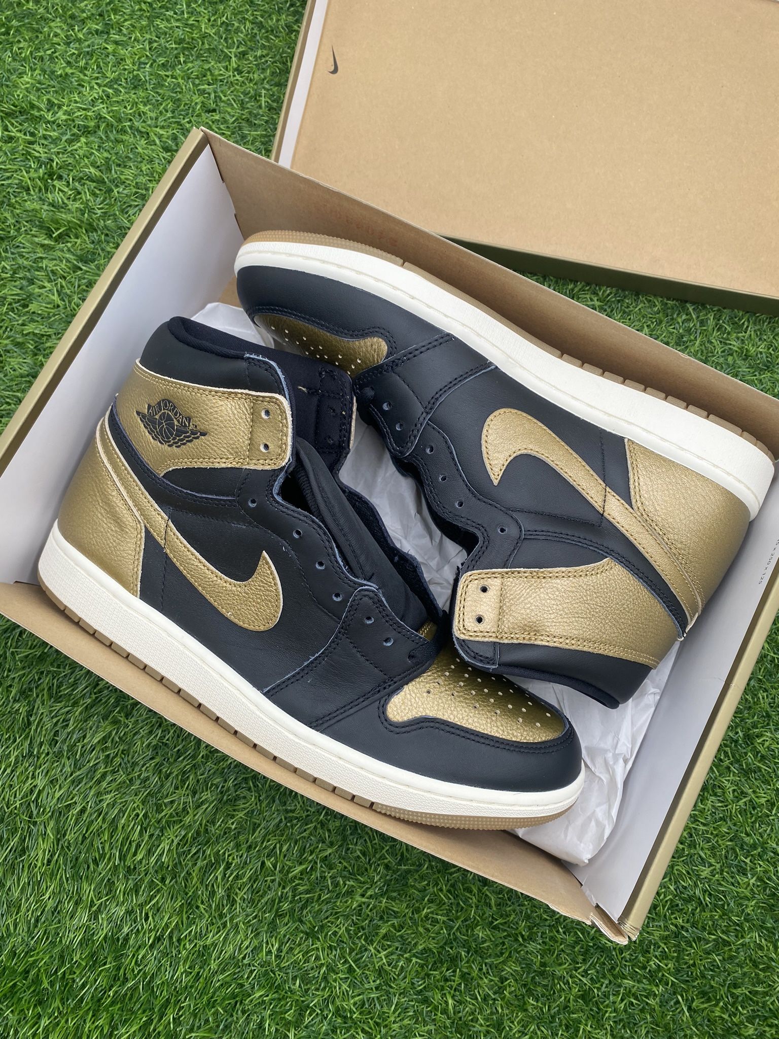New Jordan 1 “Gold and Black” Size 12M