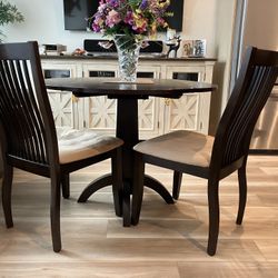 Table/chairs