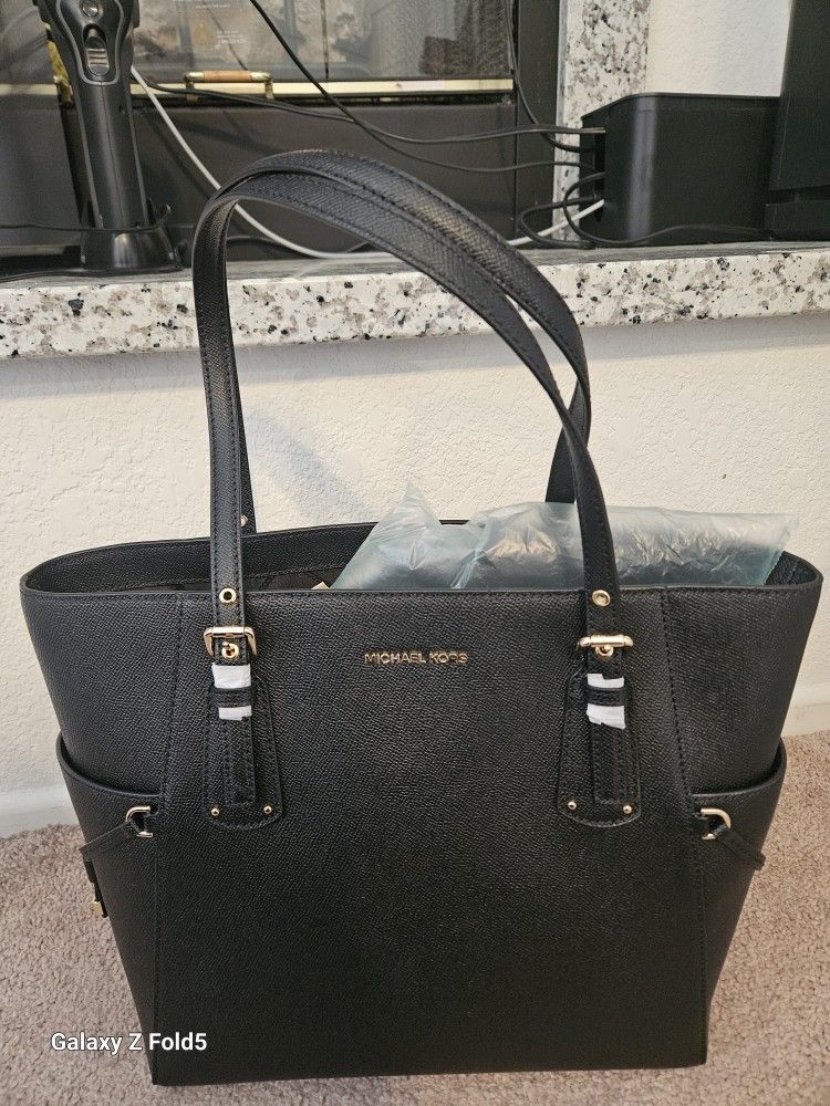 Michael Kors Voyager Purse