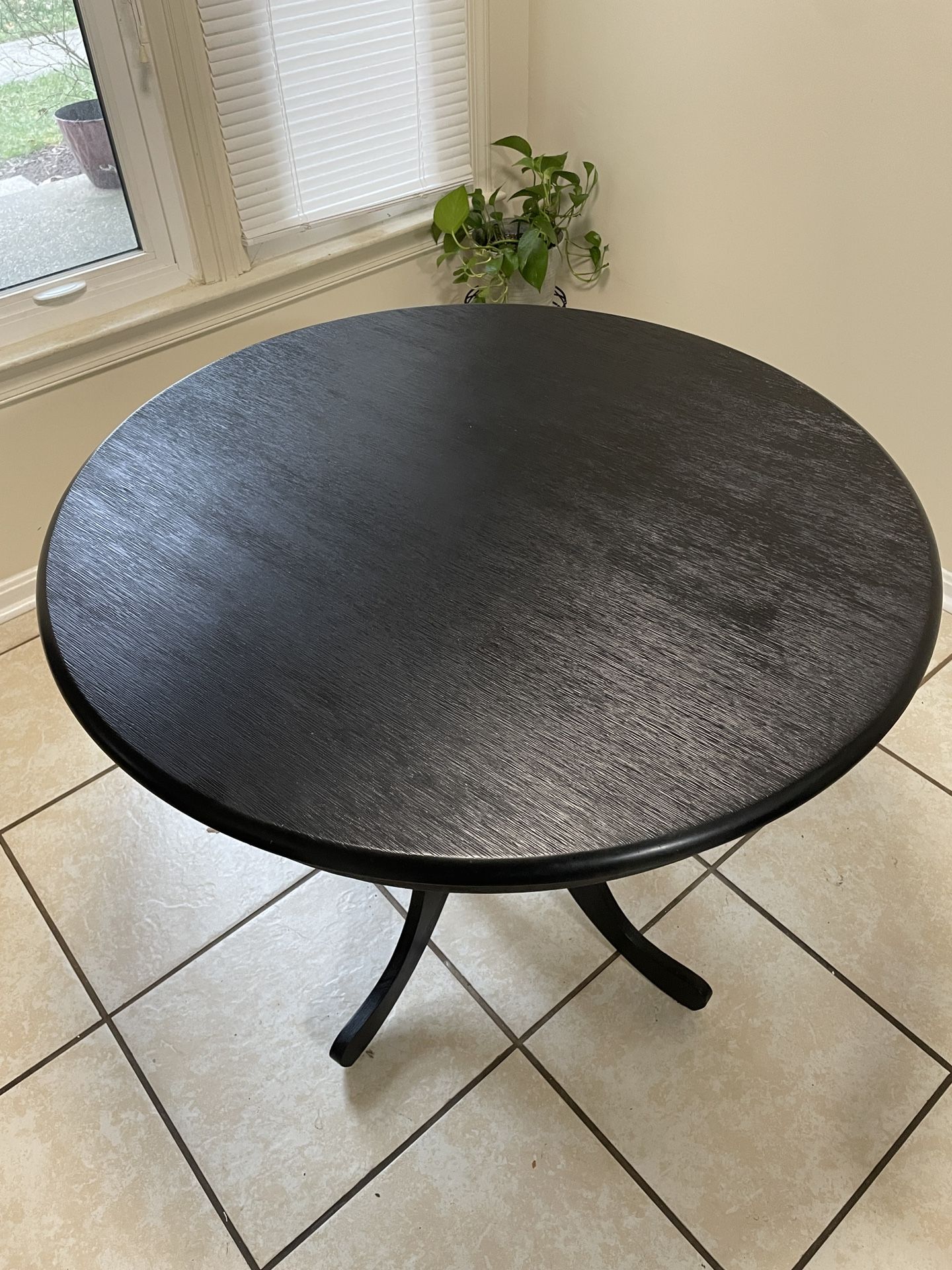 36” Round Table 