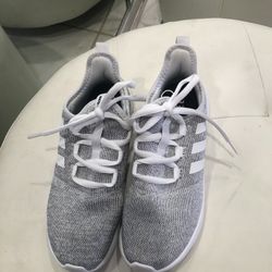 Sneakers ADIDAS size 8.5 NUEVOS color Hris Claro