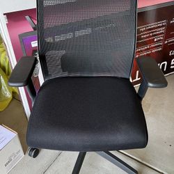 HON Ignition 2.0 4-Way Stretch Mid-Back Mesh Task Chair (Black) 