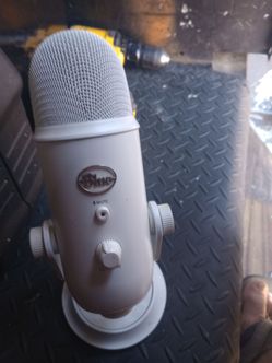 Blue yeti.    Microphone