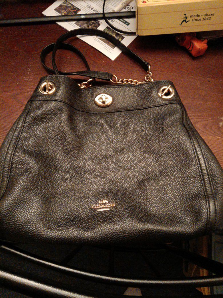 $75 Coach Shoulder Bag Edie Chain And Leather Straps 
