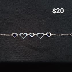 silver heart bracelet / Brazalete De Corazón De Plata