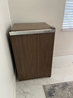 Mini fridge