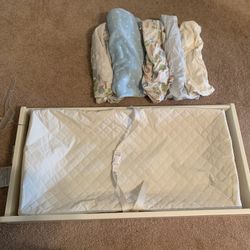 Delta Childrens Changing Table Top w/ Pad And Sheets 