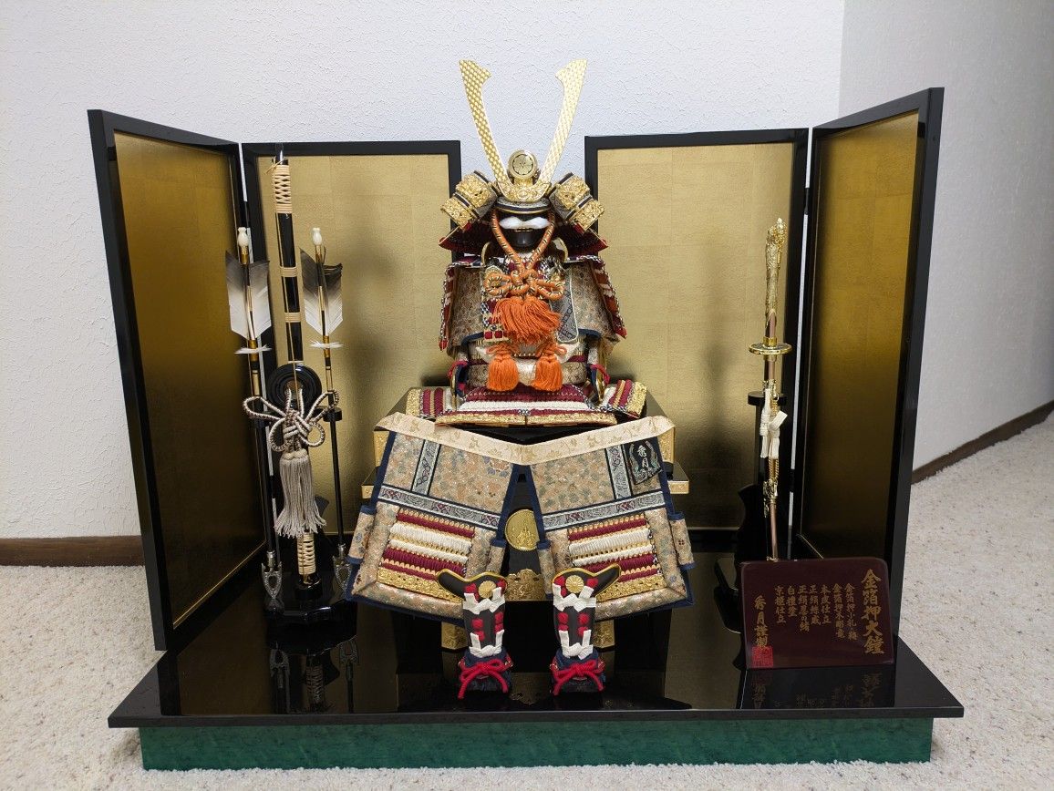 Authentic Japanese Samurai Armor Display – Yoroi & Kabuto with 24K Gold-Filled Crest