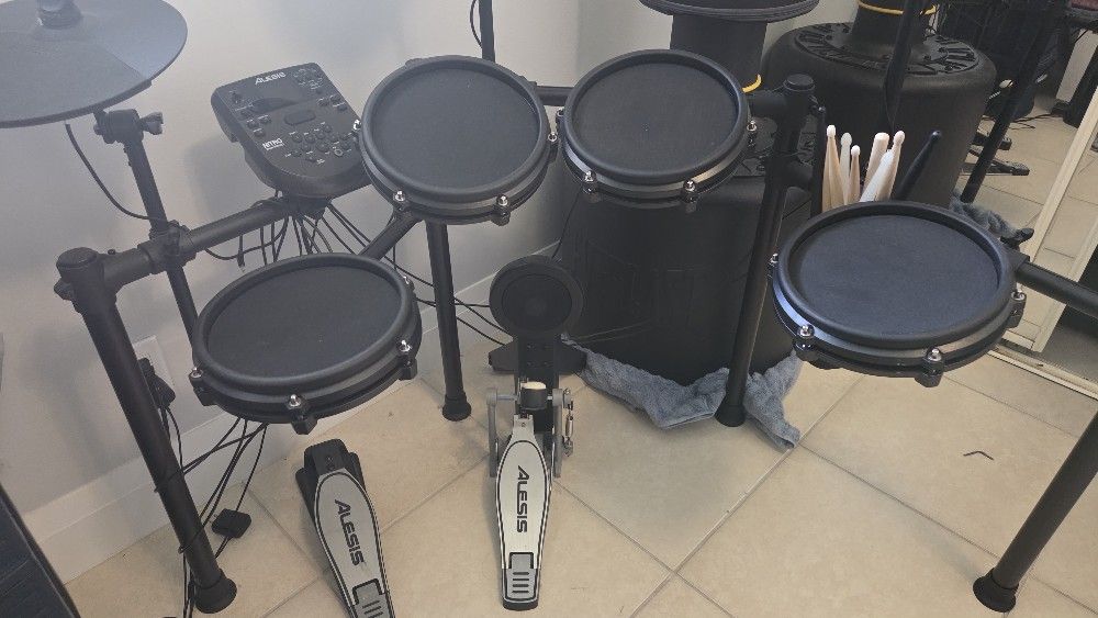 Electronic Drum Set - Alesis Turbo Mesh Kit