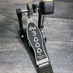 Dw 3000 Single Drum Pedal Double Chain  !! $80 Or Best Offer !! 