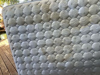 Free Full mattress / box spring