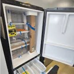 Brand New Ge Black Refrigerator With Ice Maker 
