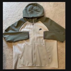 Men’s Nike Hooded Sweatshirt, XL