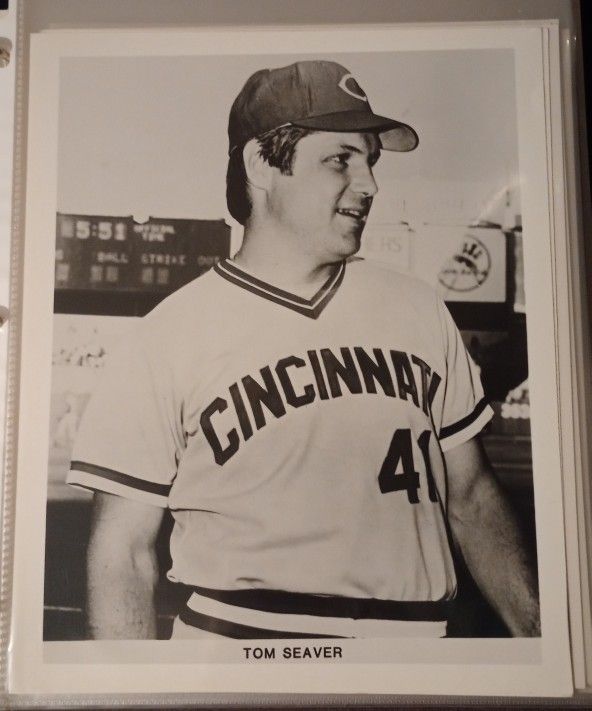 Tom Seaver Cincinnati Reds Hall of Fame HOF Portrait Baseball Player 8x10 Glossy Black and White Photo Vintage Collectible