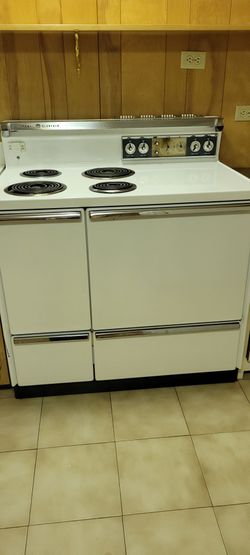 Vintage 50's era? Electric Stove w oven