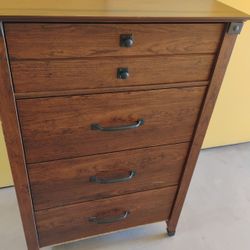 4 drawer Dresser 