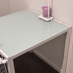 Study Table 29.5"X29.5"X29.7